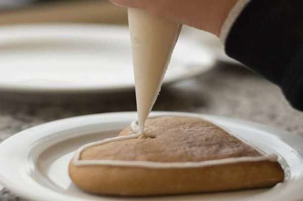 5 Hacks to perfecting icing designs on cookies straight from the decorators at cookie bouquets!